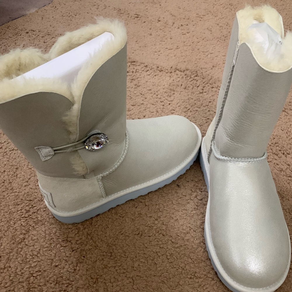 White shimmy Ugg boots with baby blue soles and matching bag.